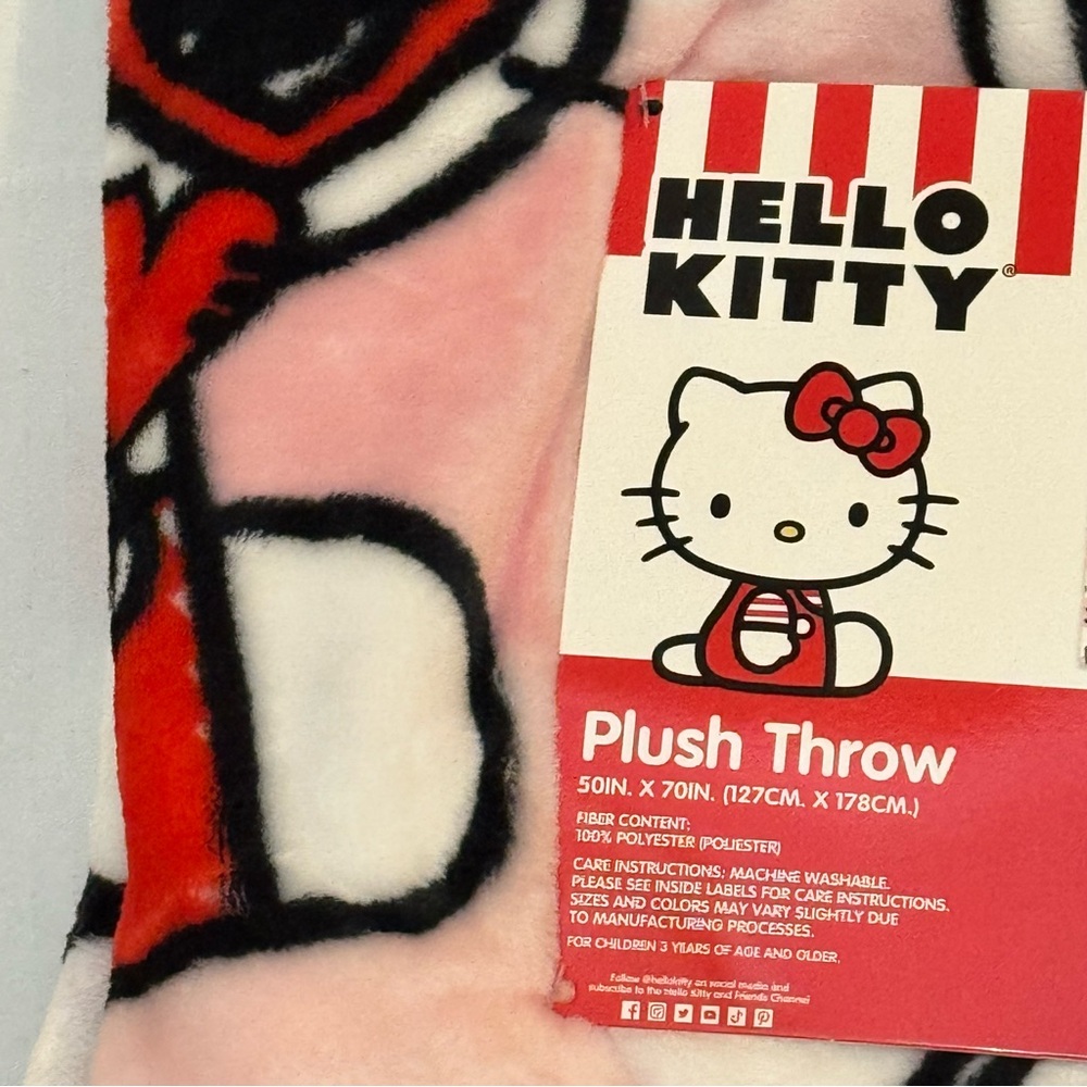 *NEW*Hello Kitty, throw & pillow set - Picture 6 of 13